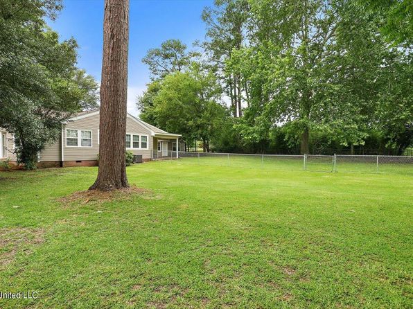 227 1st St SW, Magee, MS 39111