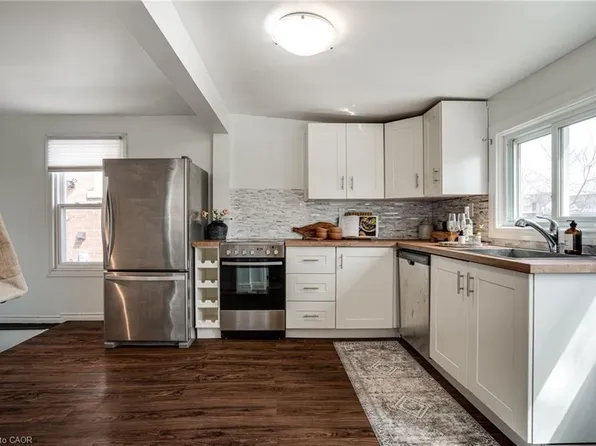 77 E 24th St, Hamilton, ON L8V 2X9