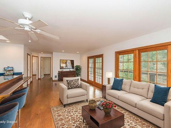 4th image of 540 Lost Bridge Rd