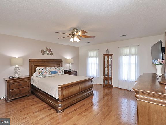 3rd image of 103 Cheshire Ct