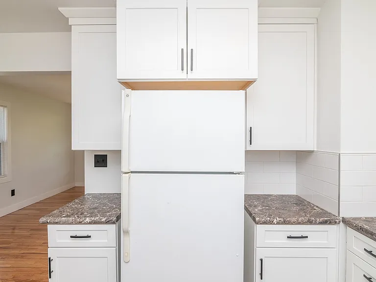 110 N Bluff St — Photo 12