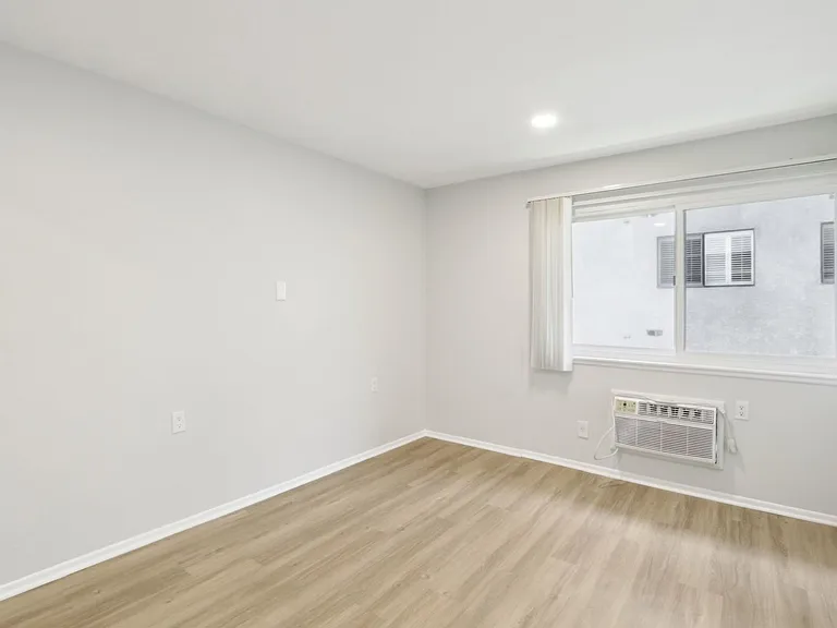 5405 Lindley Avenue — Photo 48