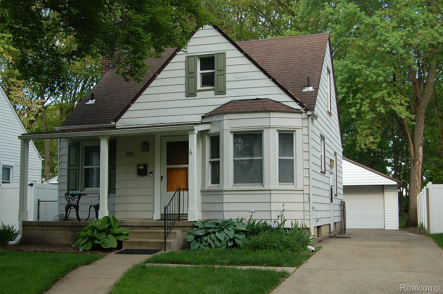 1112 N Vermont Ave photo 1