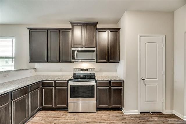 2nd image of 1536 Park Trails Blvd