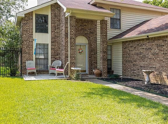 2nd image of 2304 Clareton Dr