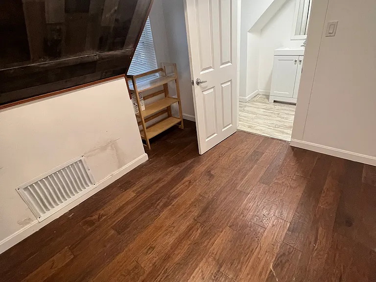 52 Essex St — Photo 9