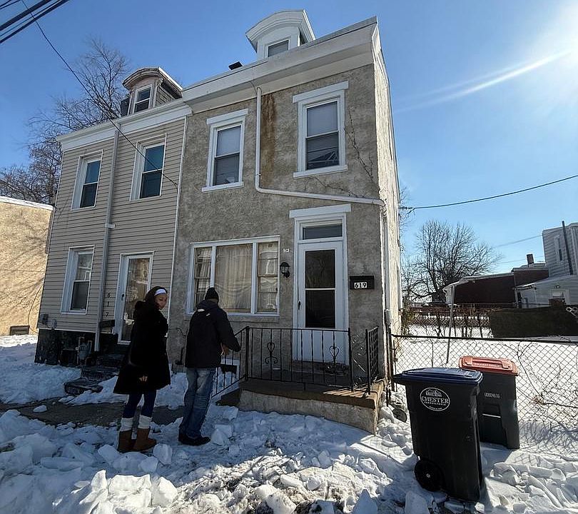1st image of 619 W 5th St