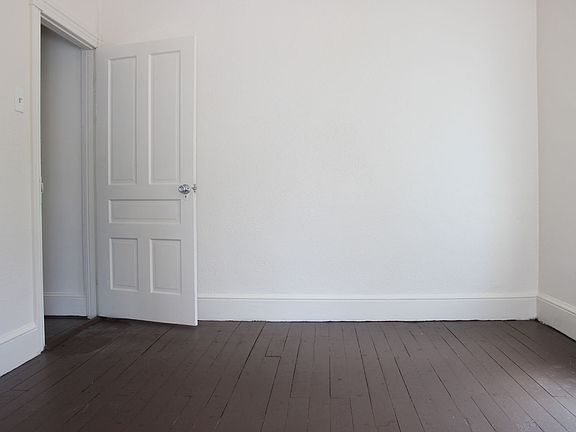 5th image of 118 W Main St