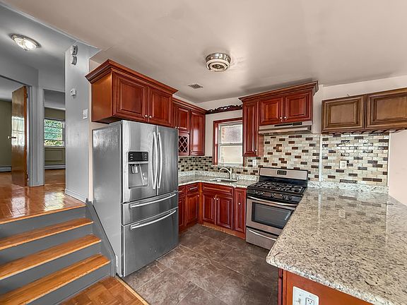 5th image of 72 Mackay Pl Floor 2