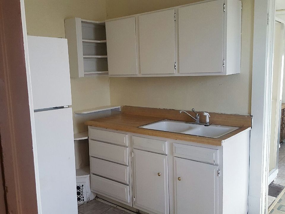 1st image of 213 Whittier Ave APT 3