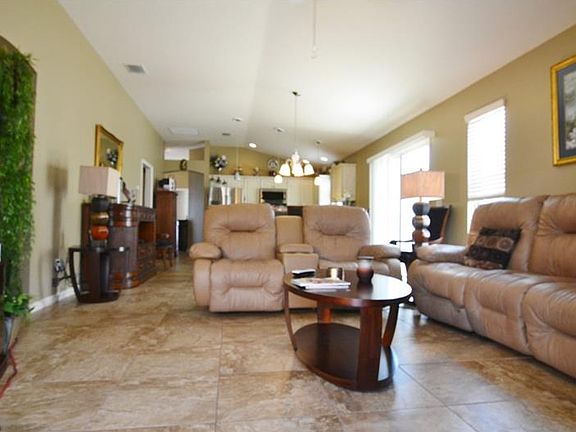 4th image of 2108 Shady Hill Ct