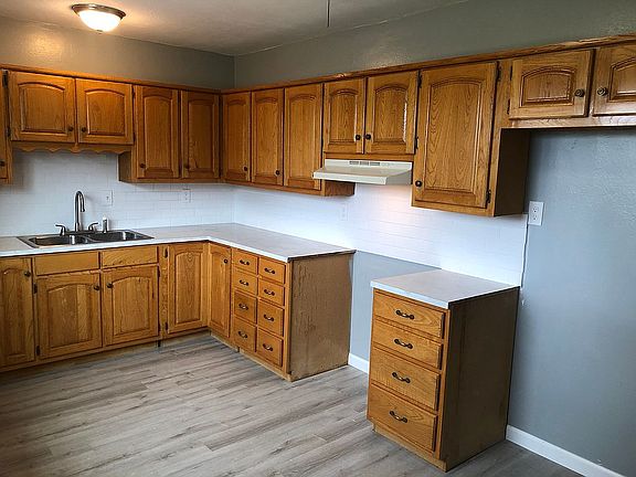3rd image of 922 W Princess Jeanne Dr