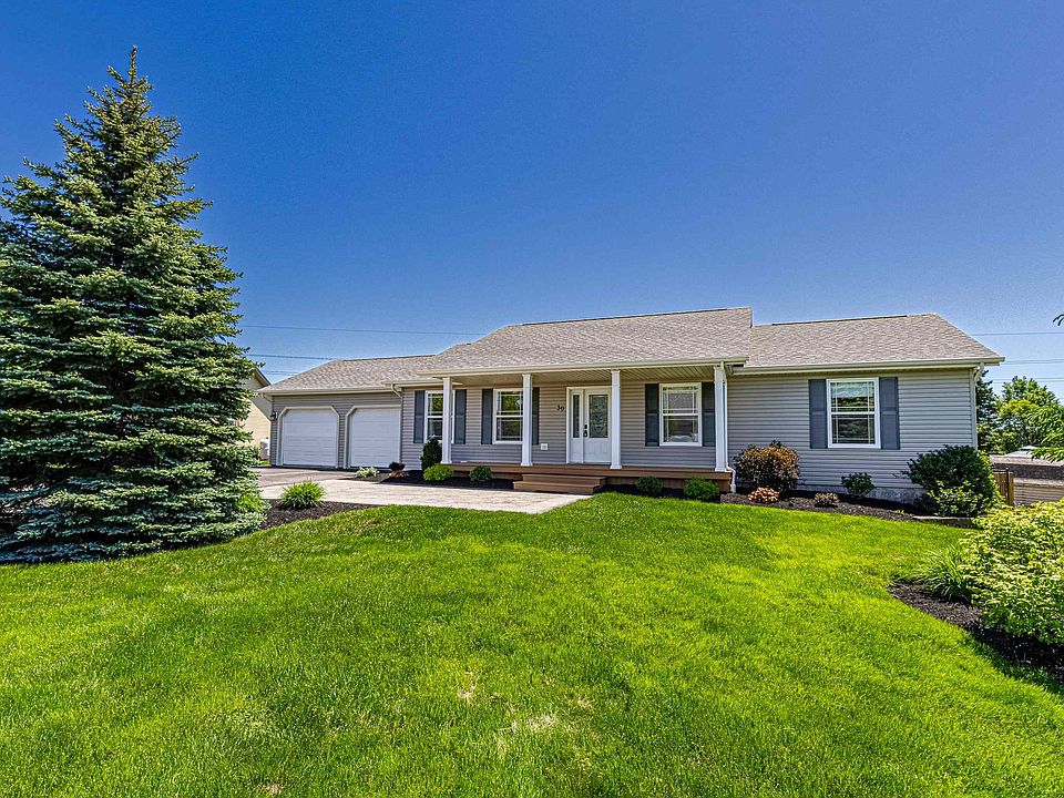 1st image of 30 Parricus Mead Dr