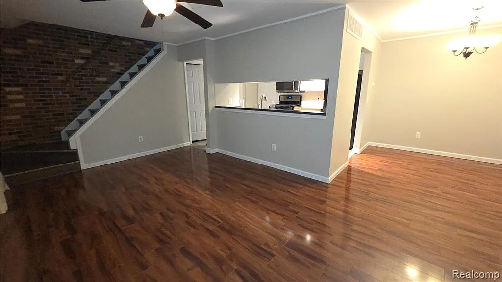 3 bed, 1.5 bath, 1068 sqft, $1,800 — Photo 3