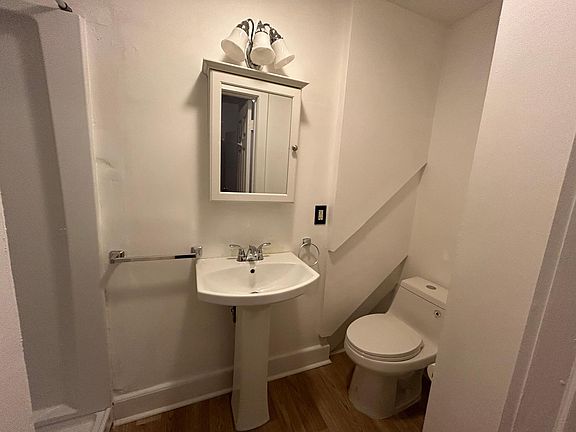 5th image of 321 Warren St APT A