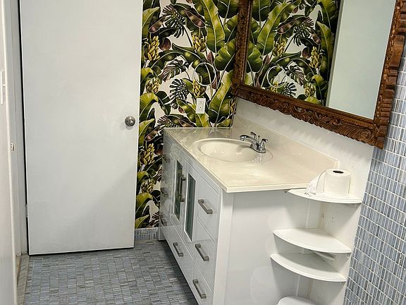 4th image of 3301 NE 5th Ave APT 201