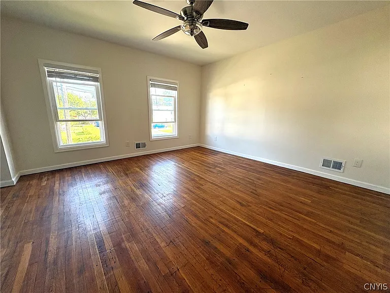 32 Walnut St — Photo 11