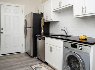 1417 W Hutchinson St #10, Chicago, IL 60613