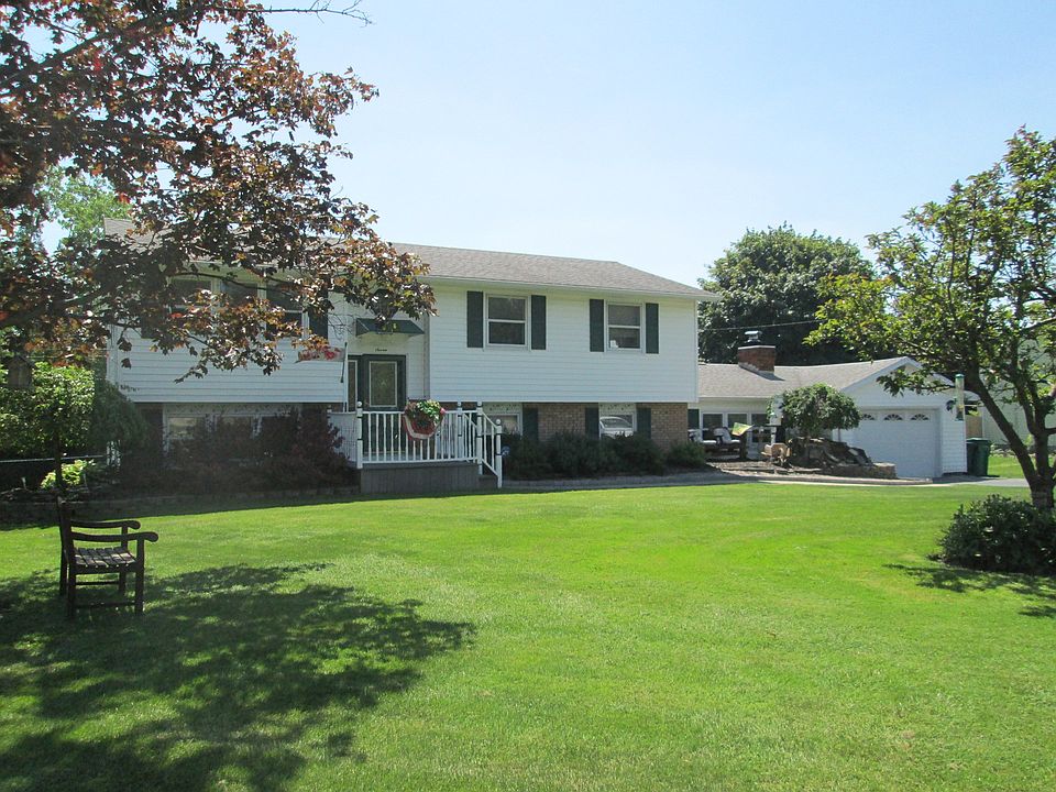 1st image of 7 Ashwood Dr
