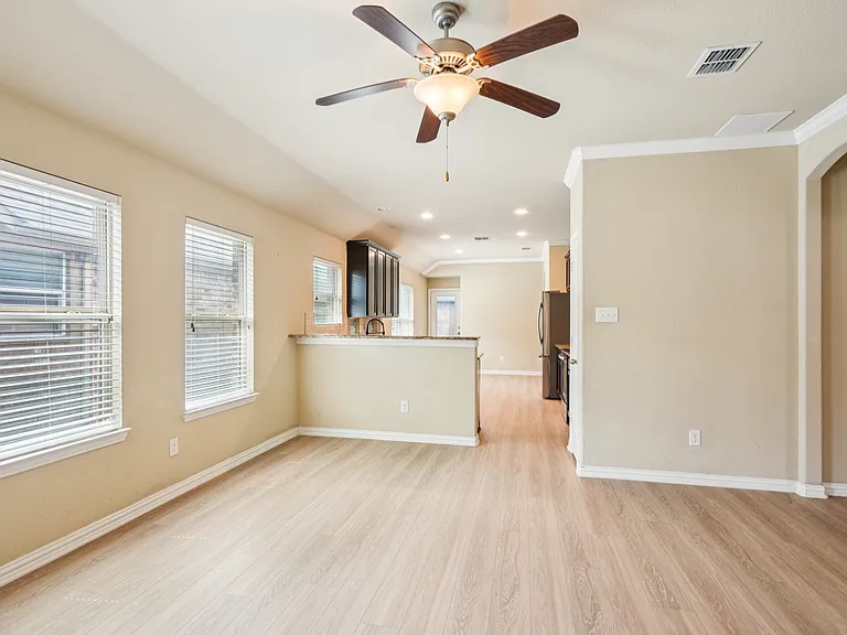 15937 Alvarado Dr — Photo 7