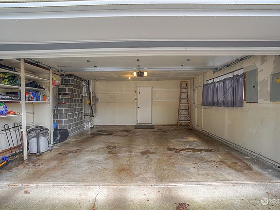 3rd image of 1535 24th Street SE