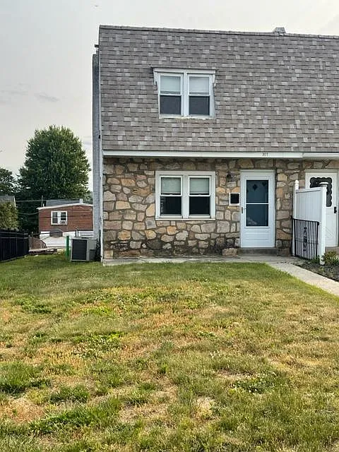 207 E 12th Ave photo 1