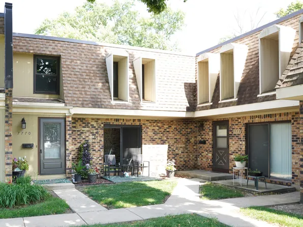 7770 S Woodward Ave #7F, Woodridge, IL 60517