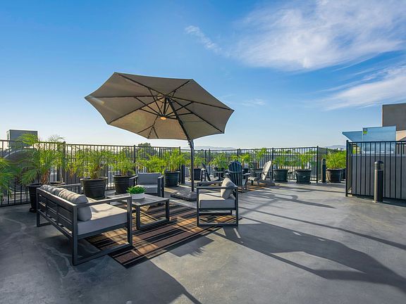 4th image of 13724 Victory Blvd #414
