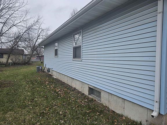 4th image of 930 Plum St