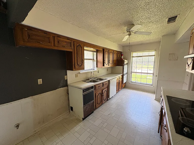 2916 Robin Rd — Photo 2