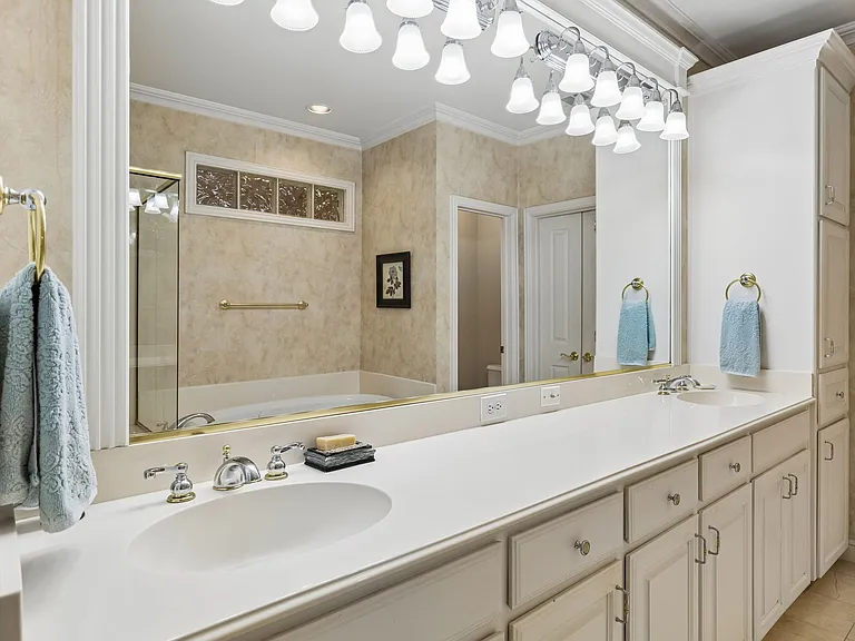 4147 Towne Green Cir — Photo 19
