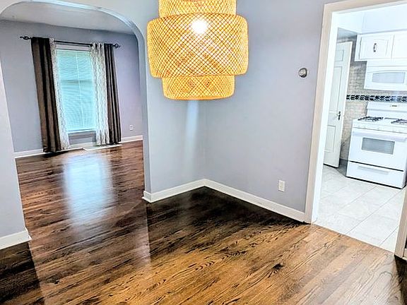 4th image of 320 Beacon Pl