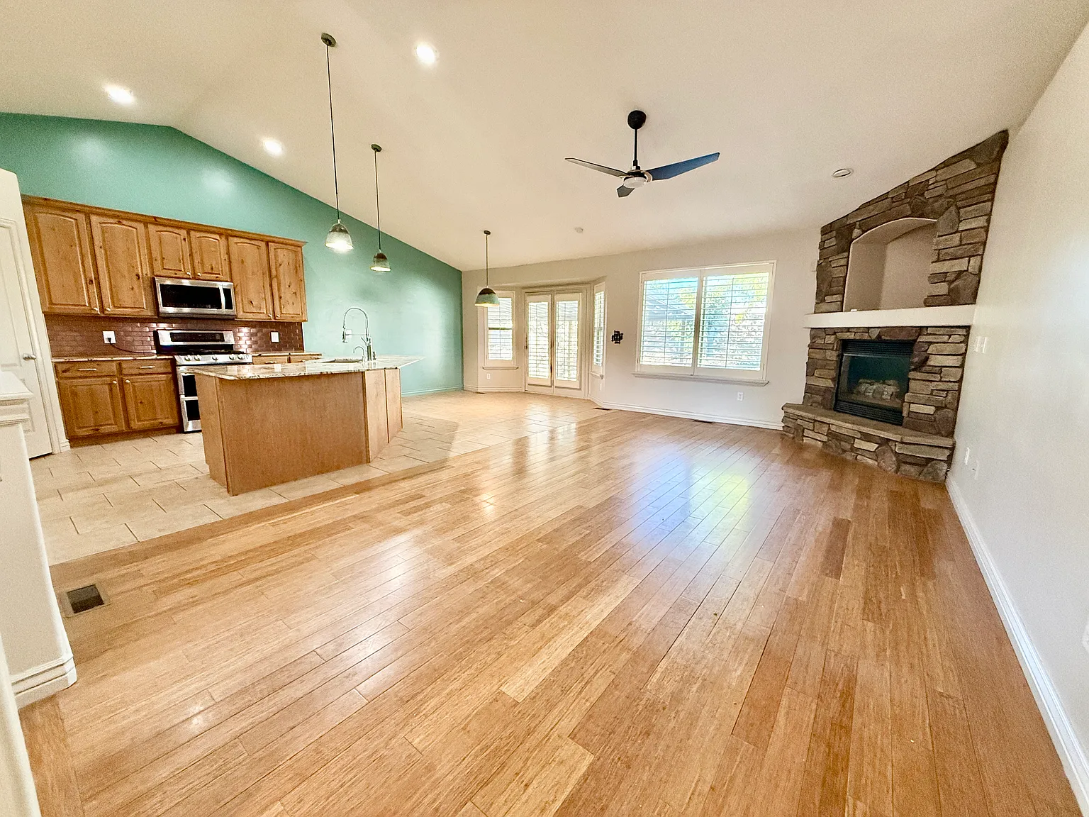5 bed, 2746 sqft, $3,300 — Photo 2