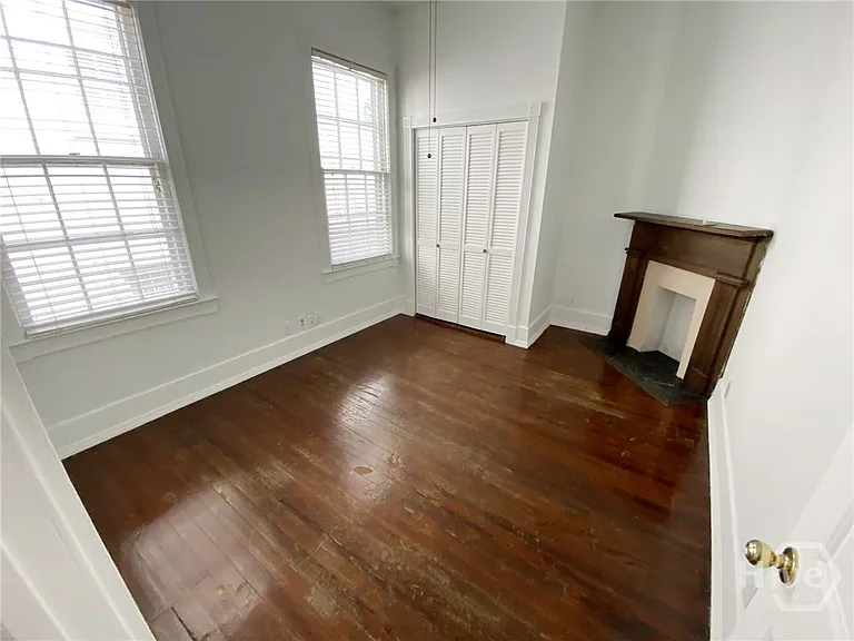 506 E York St — Photo 16