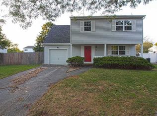 12 Cherry St, Central Islip, NY 11722