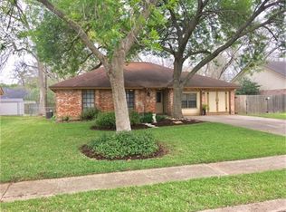 114 Cottonwood St, Lake Jackson, TX 77566