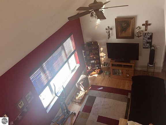 5th image of 2222 Lakes North Dr