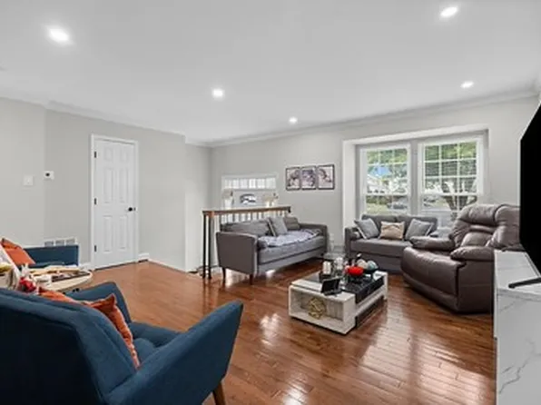 829 Lake Shore Dr #829, Bowie, MD 20721
