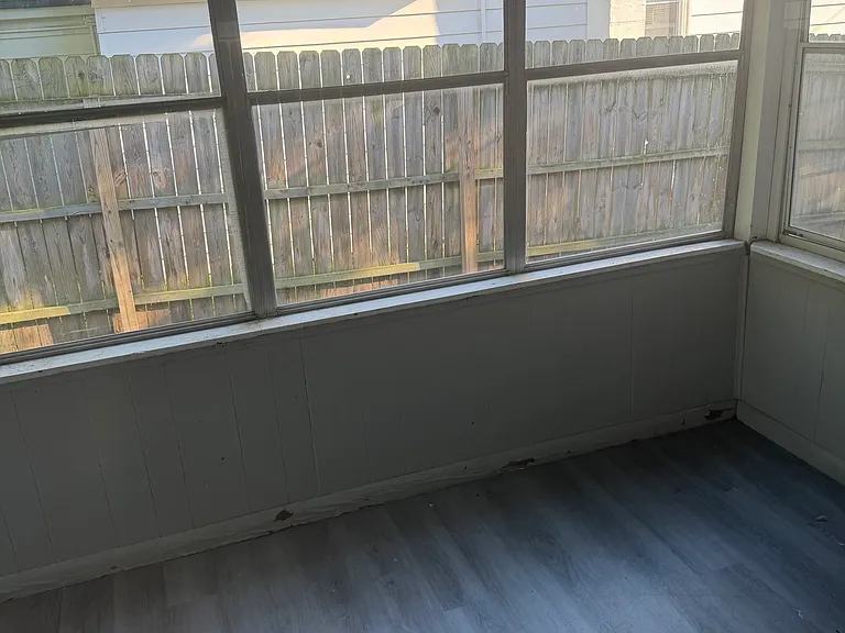 642 Sinclair Ave NE — Photo 16