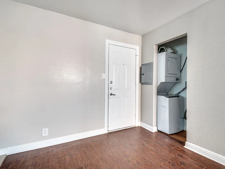 4915 Reiger Ave — Photo 4
