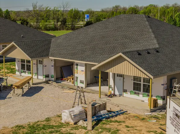 2721/2723 S Caden Lane, Bolivar, MO 65613