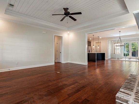 3rd image of 6555 Spring St
