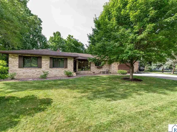 137 Maple Park Dr, Mankato, MN 56001