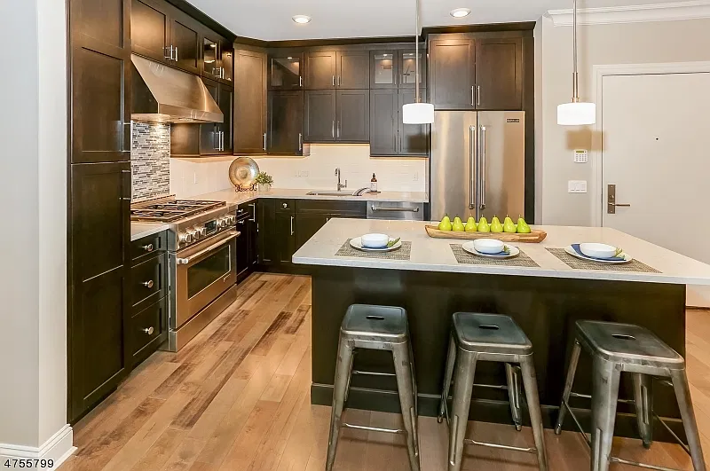 2 bed, 2.5 bath, 1700 sqft, $4,800 — Photo 3