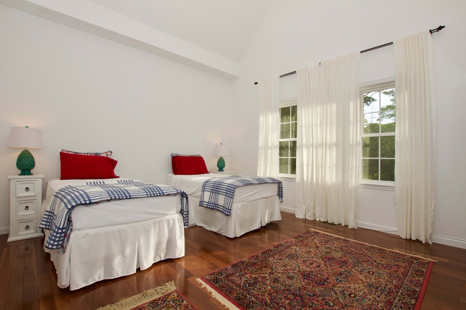  Bedroom Cathedral Ceiling 