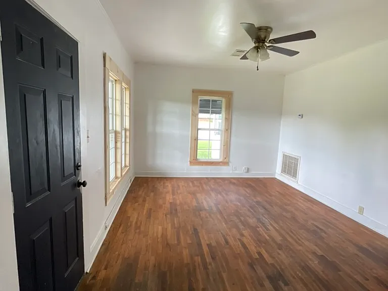 701 W McRae Ave — Photo 5