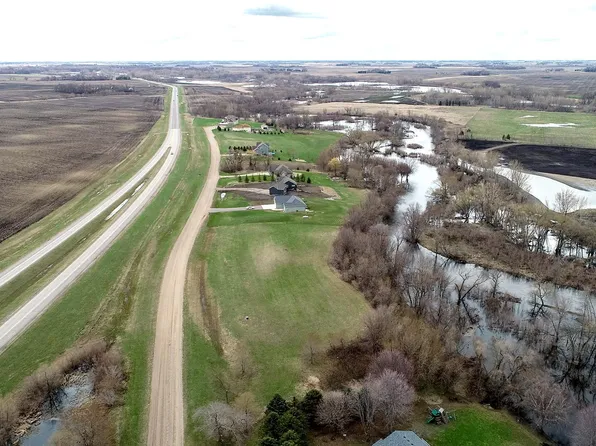 9 Adams St SE, Hutchinson, MN 55350