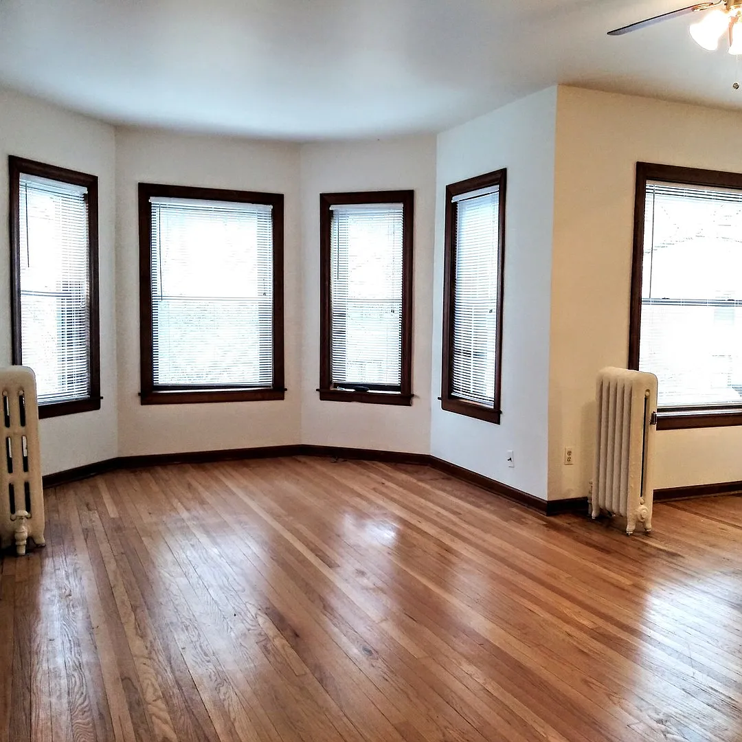 Building Photo - 703 W Cornelia Ave #2F