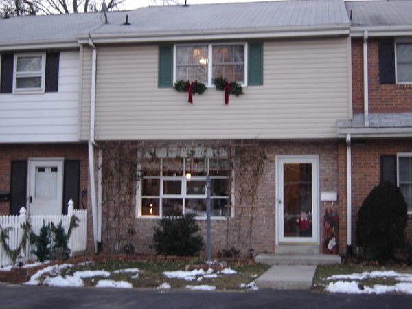 921 E. Oak Street