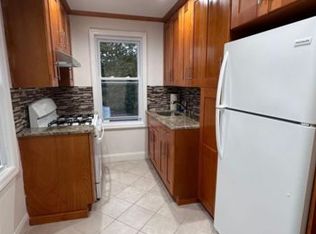 29 Hicks Ln, Great Neck, NY 11024